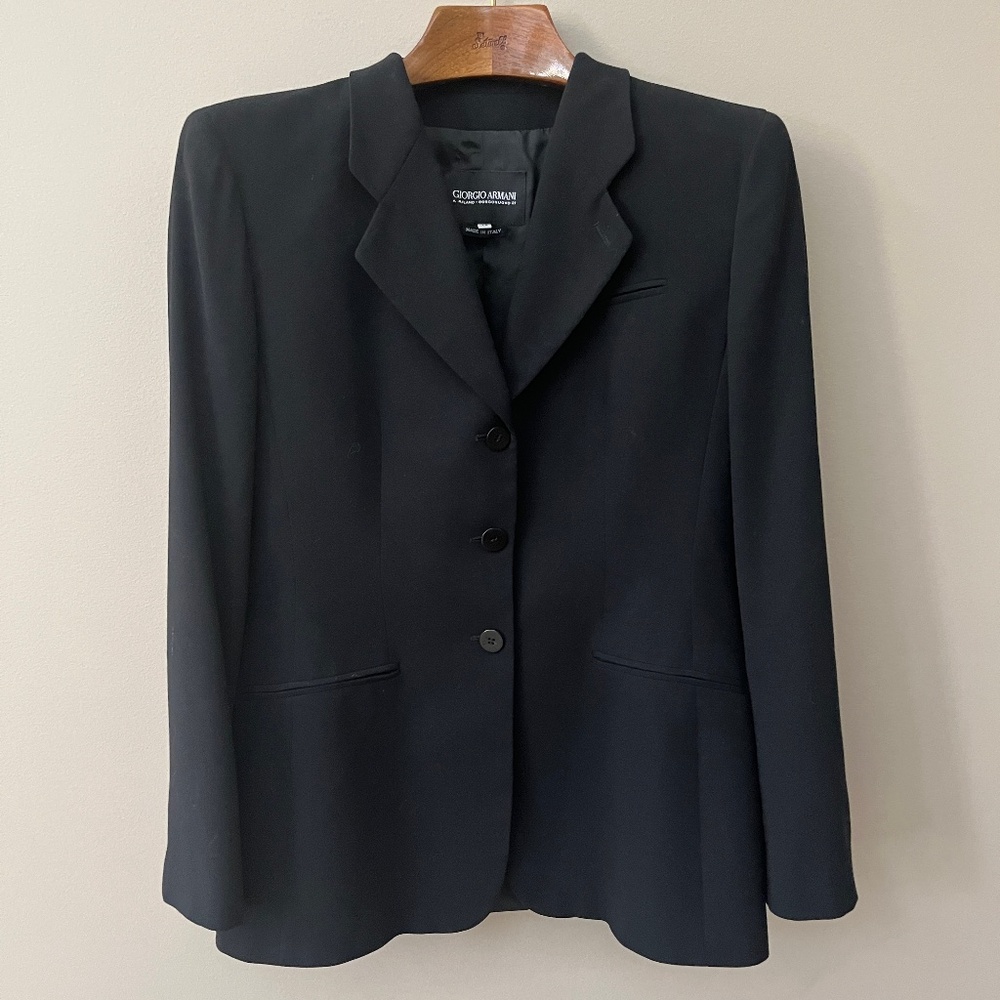 Gorgeous vintage Giorgio Armani black wool blazer, like new, Italian size 46